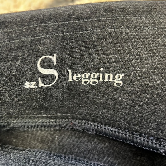 Charcoal Loft Legging size Small - Picture 4 of 6